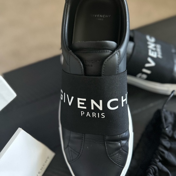 GIVENCHY PARIS URBAN STREET SNEAKERS WHITE/BLACK - Picture 9 of 15